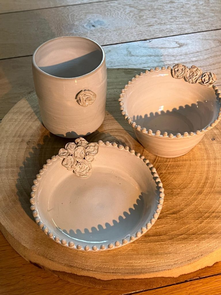 assiettes_tasses_fleurs_Imel_ceramics